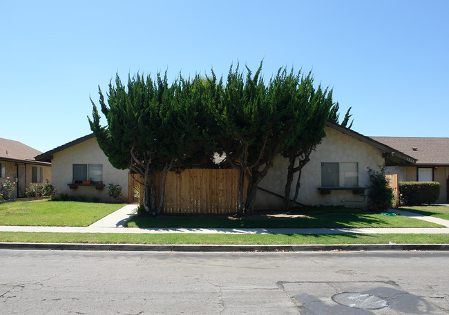 1715-1721 Gina Dr in Oxnard, CA - Building Photo - Building Photo