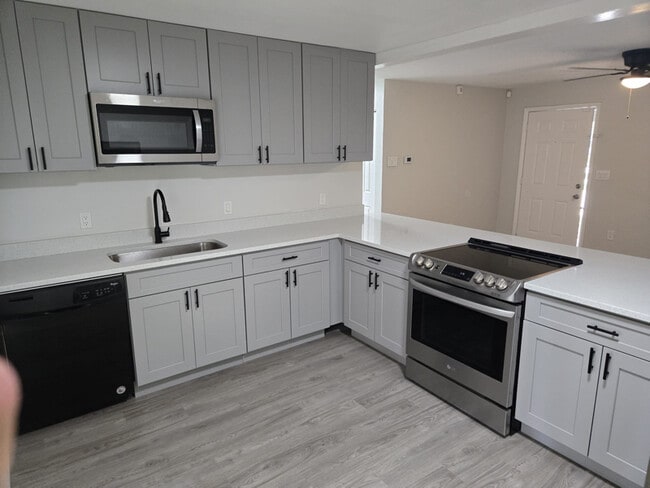 266 Diamond St in Deltona, FL - Building Photo - Building Photo