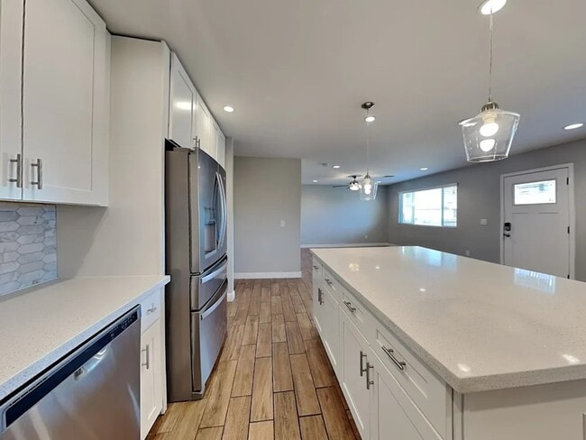 1211 W Elna Rae St in Tempe, AZ - Building Photo - Building Photo