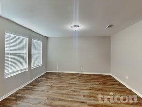 712 Locustberry Dr in Red Oak, TX - Building Photo - Building Photo