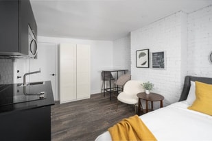 2020 Saint Denis St in Montréal, QC - Building Photo