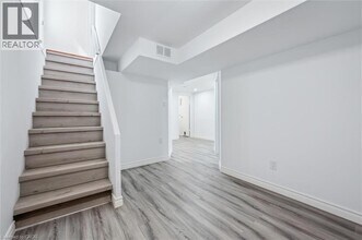21 Forest Glen Ct in Kitchener, ON - Building Photo - Building Photo