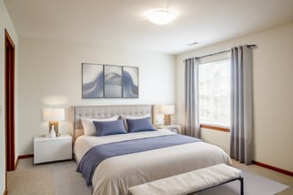 Hawthorne Place Apartments in Pewaukee, WI - Building Photo - Building Photo