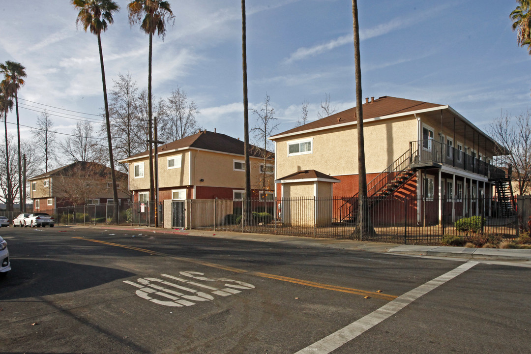 Mutual Housing at Dixieanne in Sacramento, CA - Building Photo