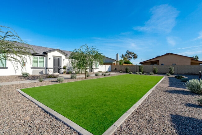 6606 W Paradise Ln in Glendale, AZ - Building Photo - Building Photo