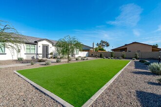 6606 W Paradise Ln in Glendale, AZ - Building Photo - Building Photo