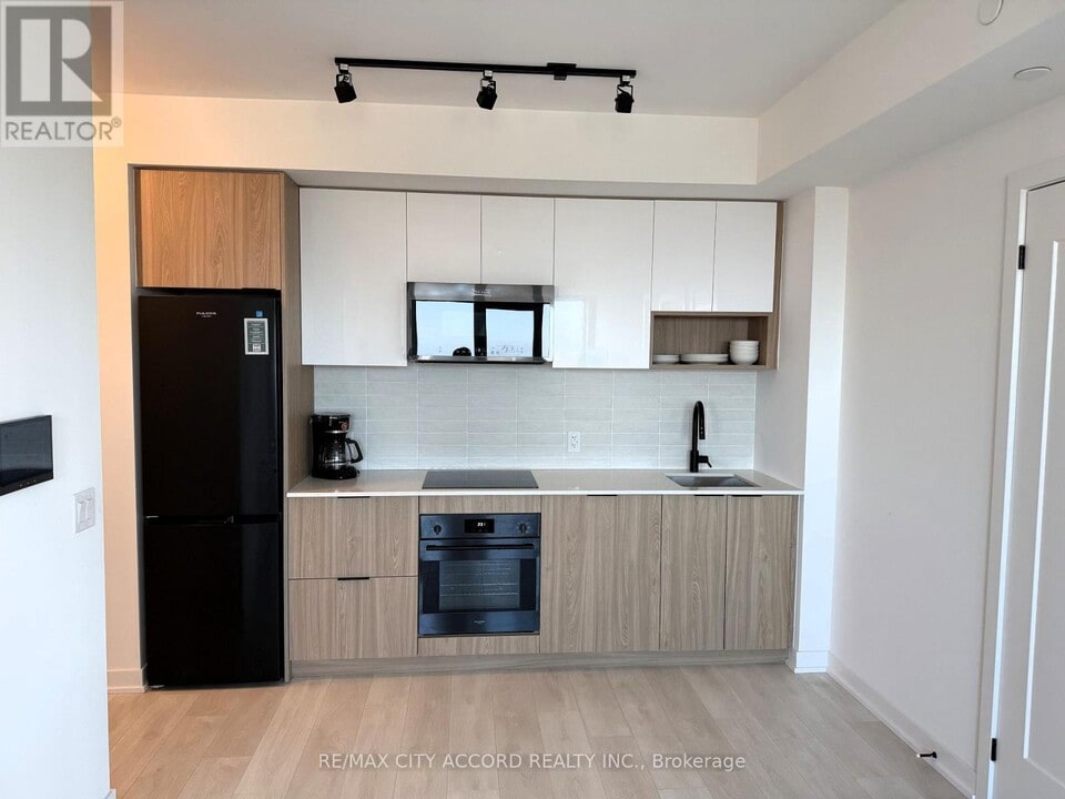 5 Defries St in Toronto, ON - Building Photo