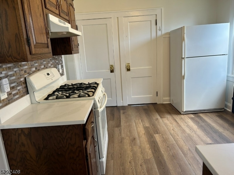 136 Carlton Ave in East Rutherford, NJ - Building Photo