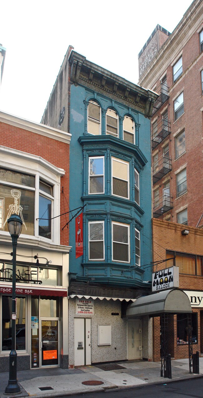 131 S 13th St in Philadelphia, PA - Building Photo - Building Photo