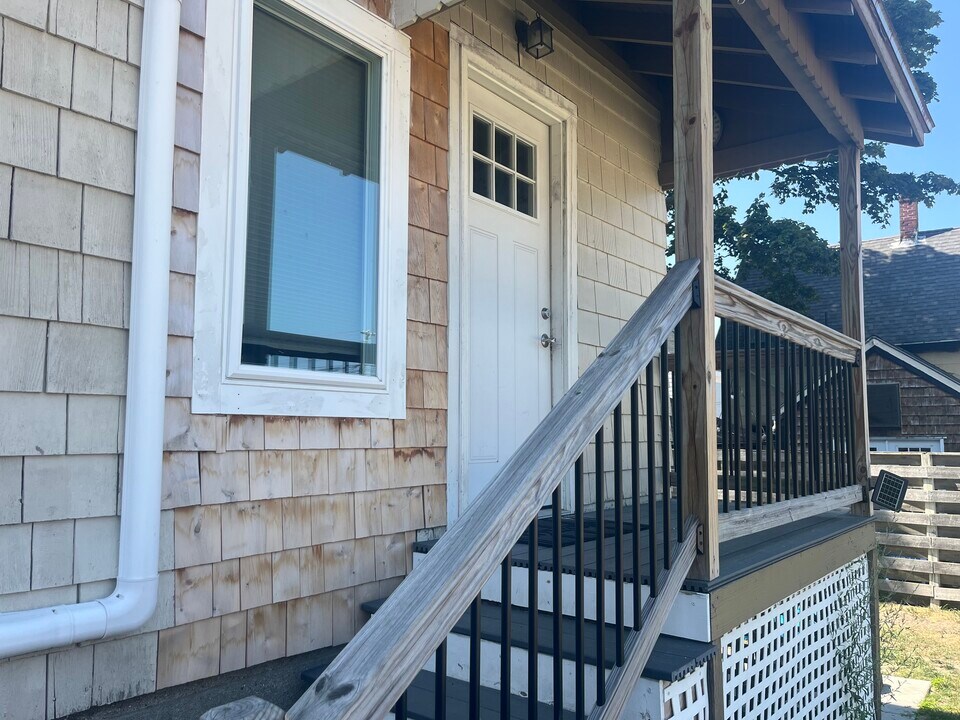 9 Boynton St, Unit 2 in Portland, ME - Building Photo