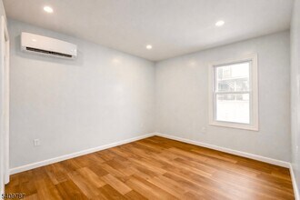 212 Erie St in Elizabeth, NJ - Building Photo - Building Photo