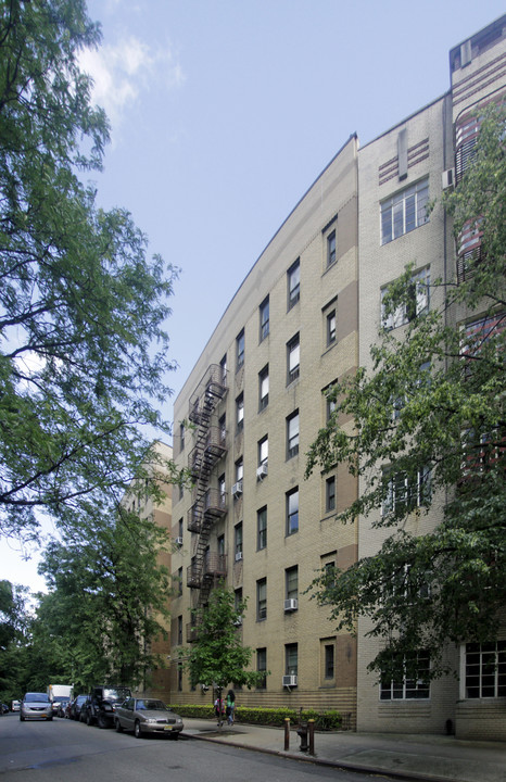 119 Payson Ave in New York, NY - Building Photo