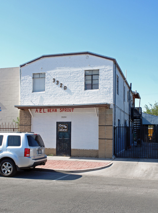 3320 Alameda Ave in El Paso, TX - Building Photo