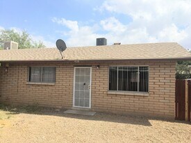 426 E Navajo Rd in Tucson, AZ - Building Photo