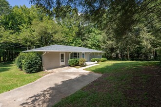 5501 Old Buncombe Rd in Greenville, SC - Building Photo - Building Photo