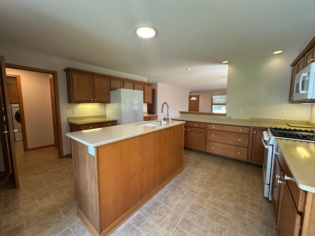 7006 Parker Hill Dr in Madison, WI - Building Photo - Building Photo