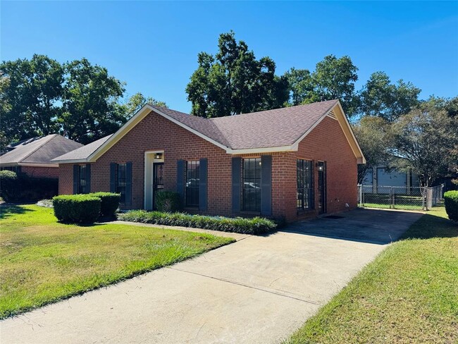 property at 728 E Gardendale Dr