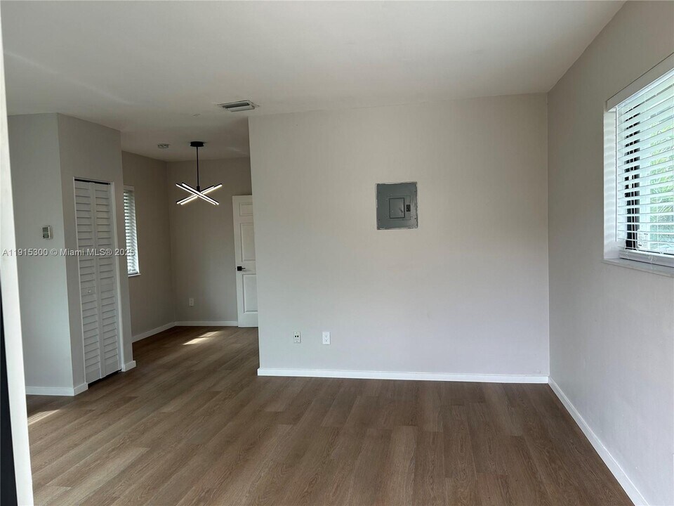 1280 NE 105th St in Miami Shores, FL - Building Photo