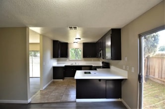 922 Cypress St in Manteca, CA - Building Photo - Building Photo