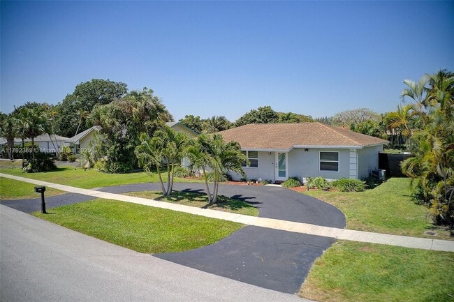 19445 Carolina Cir in Boca Raton, FL - Building Photo - Building Photo