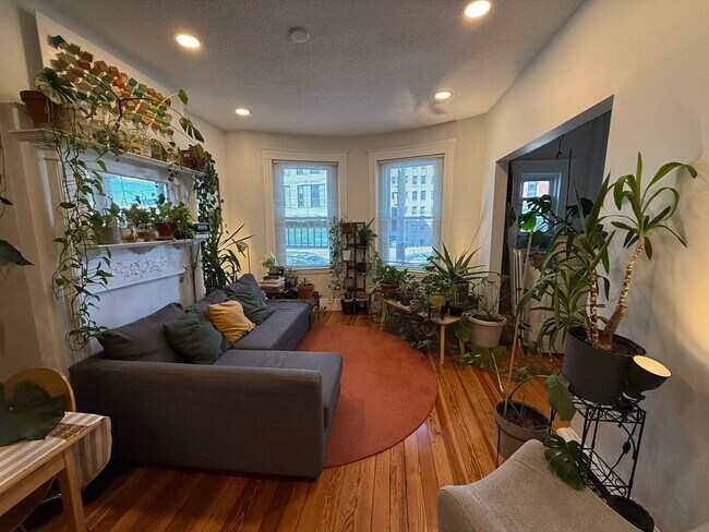 22 S Huntington Ave in Boston, MA - Building Photo - Building Photo