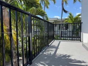 7325 Byron Ave in Miami Beach, FL - Building Photo - Building Photo