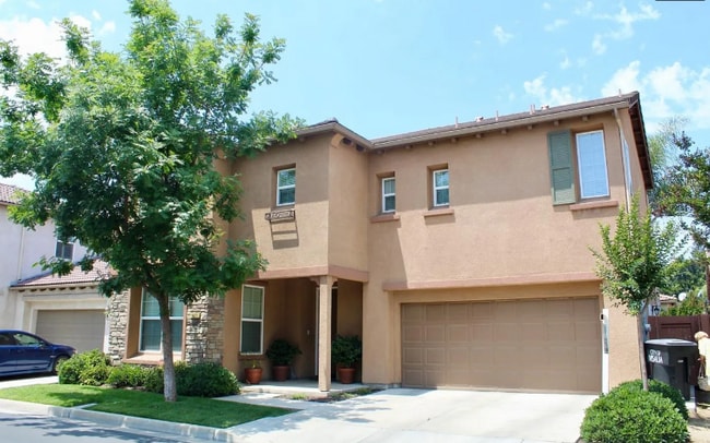 property at 1425 N Oliveto Ct