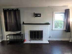 187 Perry St in Hempstead, NY - Building Photo - Building Photo