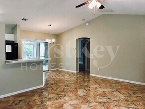 2476 Parrot St in North Port, FL - Foto de edificio - Building Photo