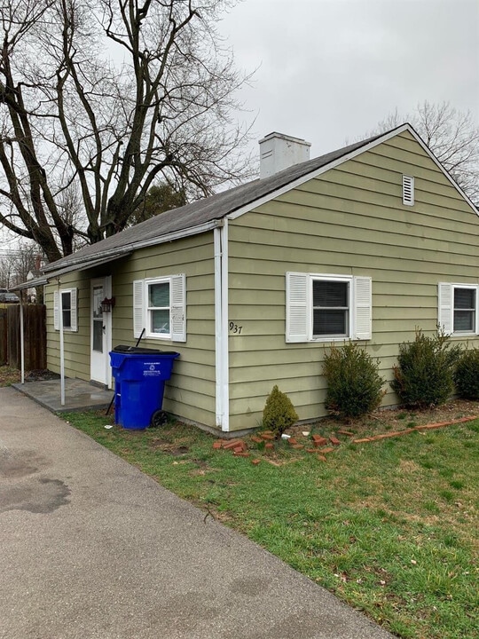 937 Meadow Ln in Lexington, KY - Building Photo