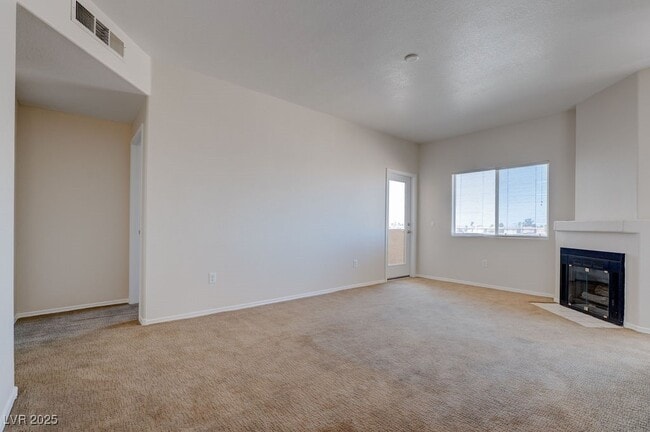 1050 E Cactus Ave in Las Vegas, NV - Building Photo - Building Photo