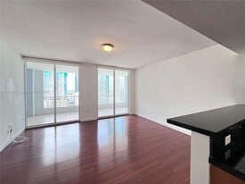 170 SE 14th St, Unit 2107 in Miami, FL - Building Photo