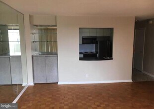 224-30-230 W Rittenhouse Square, Unit 514 in Philadelphia, PA - Building Photo - Building Photo