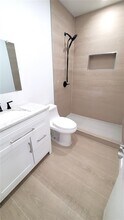 215 Zamora Ave in Coral Gables, FL - Foto de edificio - Building Photo