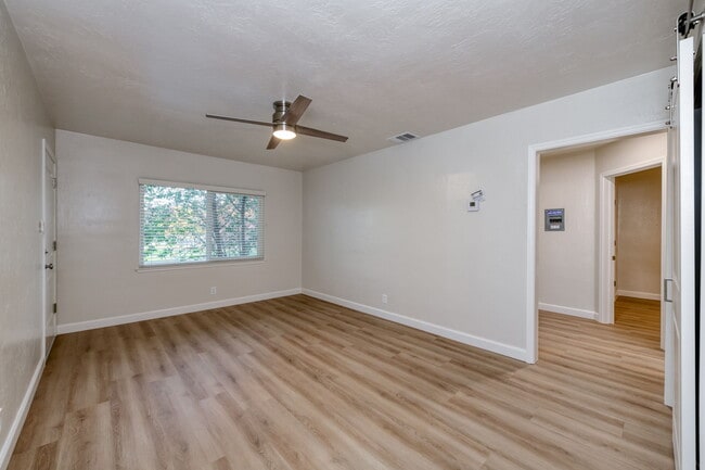 326 E Dudley in Fresno, CA - Building Photo - Building Photo