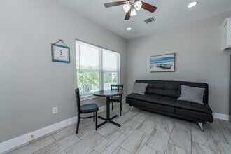 203 6th St in San Leon, TX - Building Photo - Building Photo