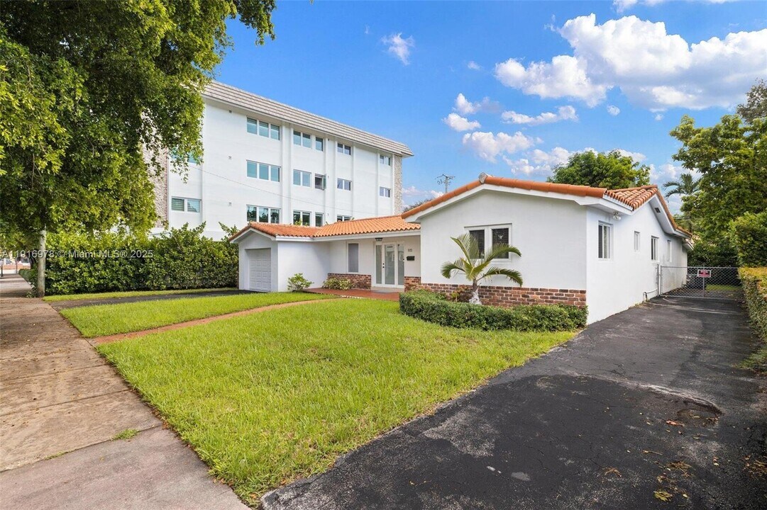 811 Capri St in Coral Gables, FL - Building Photo