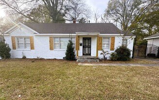 1331 Colonial Rd in Memphis, TN - Building Photo
