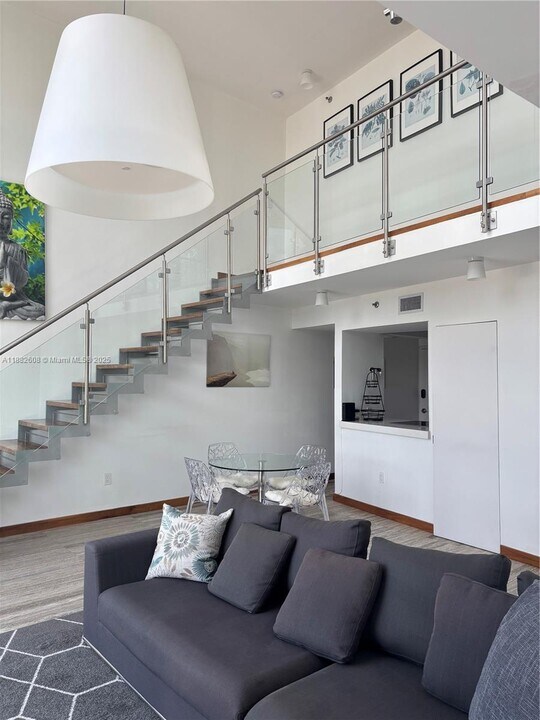 221 Jefferson Ave in Miami Beach, FL - Building Photo