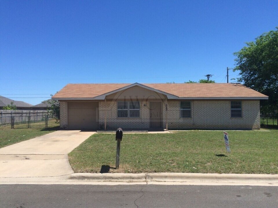 6702 Wagon Wheel Dr in Killeen, TX - Building Photo