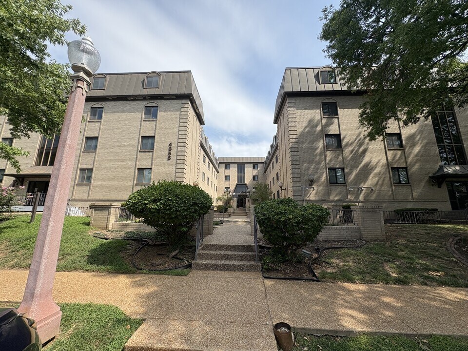 4355 Maryland Ave in St. Louis, MO - Building Photo