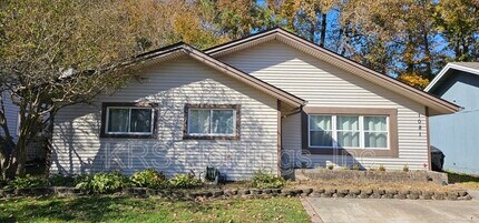 1081 Tall Oak Dr in Virginia Beach, VA - Building Photo - Building Photo