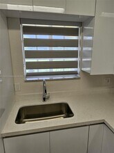 6752 NW 182nd St in Hialeah, FL - Building Photo - Building Photo