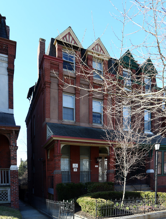 4208 Walnut St in Philadelphia, PA - Building Photo