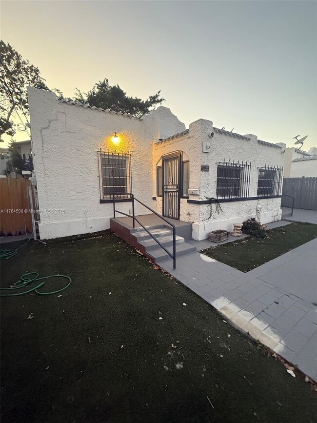 726 NW 12th Ct in Miami, FL - Building Photo - Building Photo