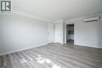 2161 Ghent Ave in Burlington, ON - Building Photo - Building Photo