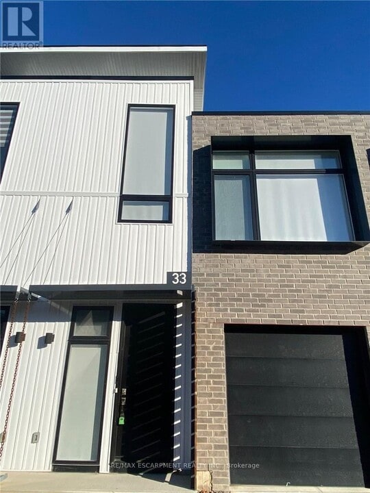 33 Summersides Mews in Pelham, ON - Building Photo