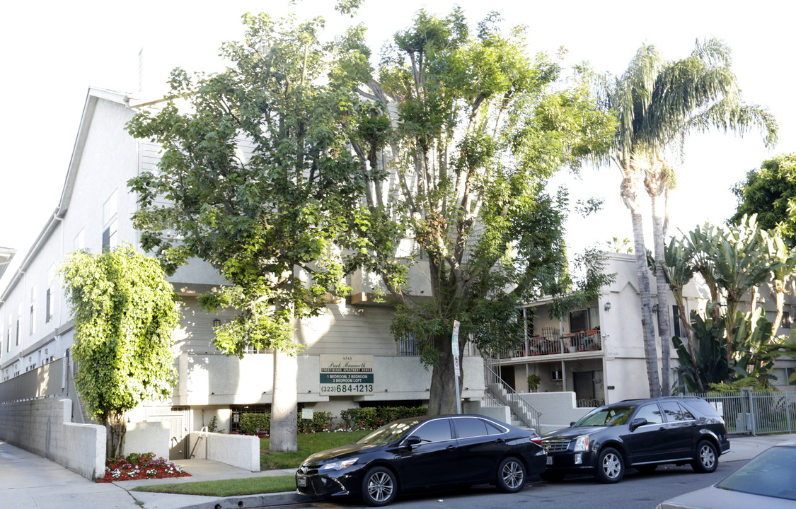 Kenmore Apartments in Sherman Oaks, CA - Building Photo