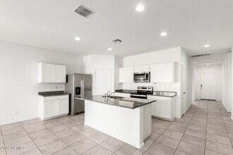 1168 W Paradise Wy in Casa Grande, AZ - Building Photo - Building Photo