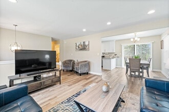 804 Willow St in Lake In The Hills, IL - Building Photo - Building Photo